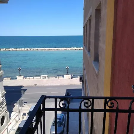 Mariantomare Monolocale Lungomare بيت للعطل باري
