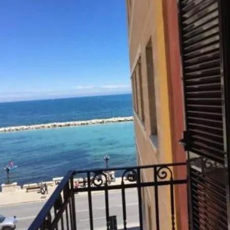 Mariantomare Monolocale Lungomare بيت للعطل باري